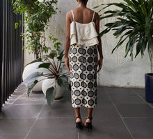 Load image into Gallery viewer, High-Rise Shape Deep Split Midi Skirt in Black and White