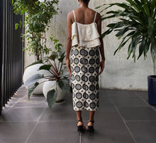 Load image into Gallery viewer, High-Rise Shape Deep Split Midi Skirt in Black and White
